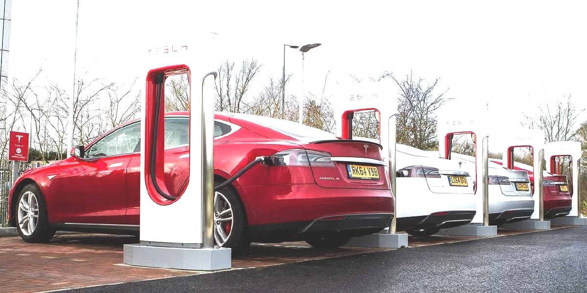 Tesla'dan 'Sonunda' dedirten yenilik! Supercharger sorunu artık tarihe karışıyor: O özellik yakında geliyor
