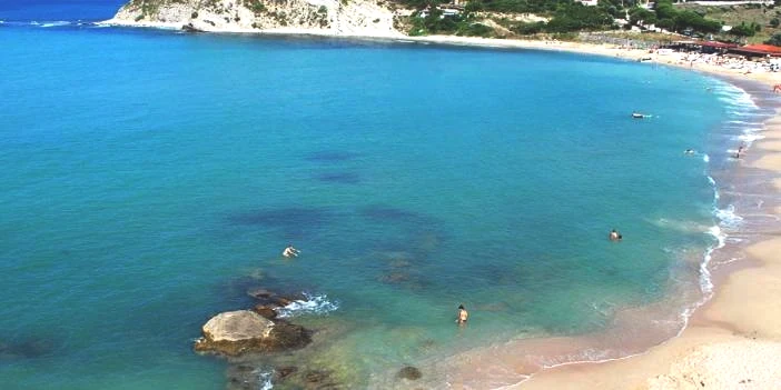 Çeşme ve Alaçatı'yı unutun! Kocaeli'den 1 saate gidiliyor, berrak denizi ile adeta bir saklı cennet!